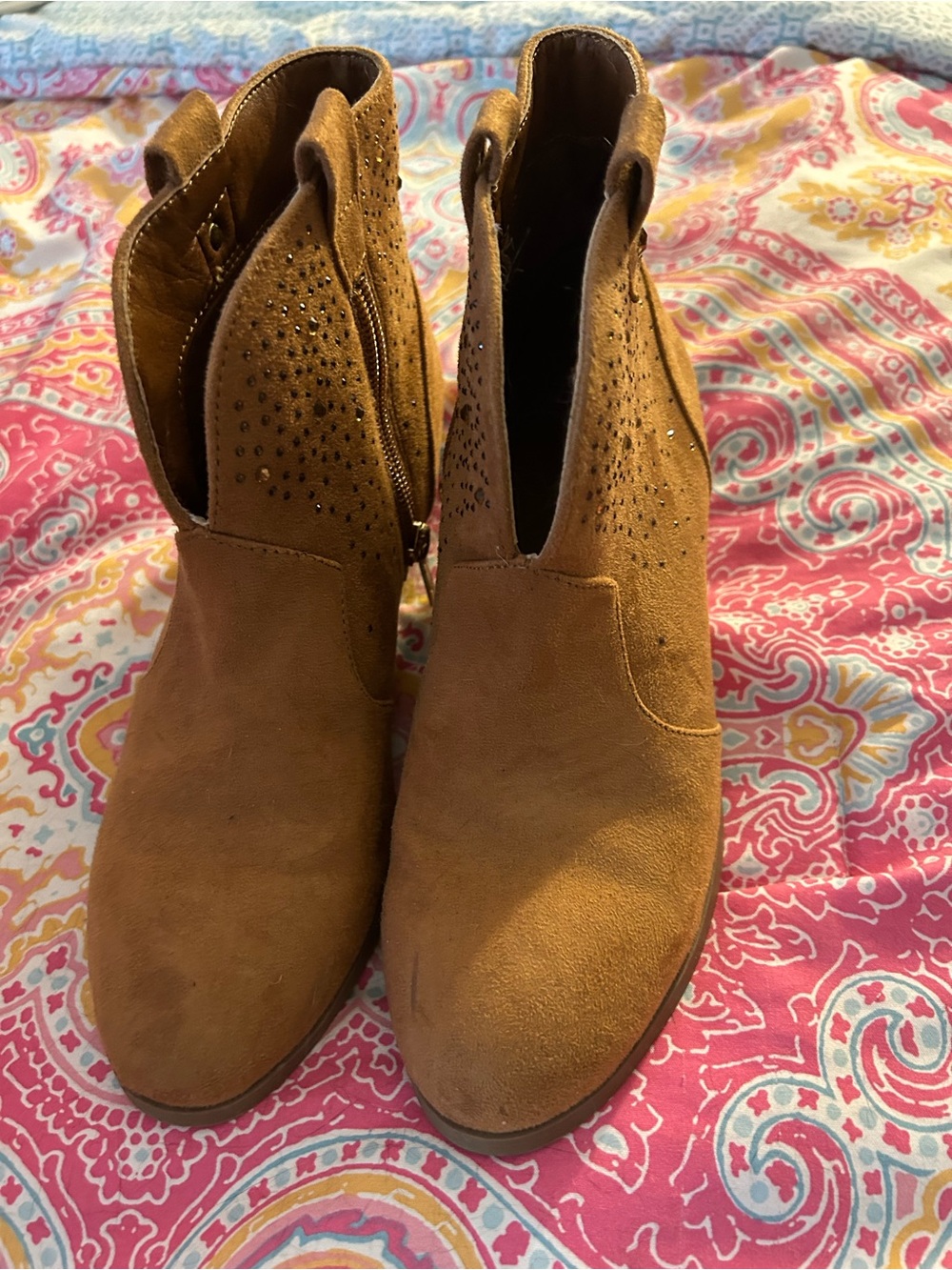Jessica Simpson Girls' Tan Suede Studded Ankle Boots